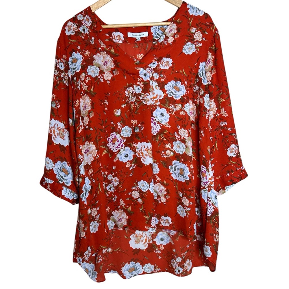🩷 Rose+Olive Women Red floral Size 2x 3/4 Sleeve Flowy  V Neck top Casual